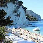Apartament Viverenumana La Tua Casa In Centro A Pochi Passi Dal Mare Numana