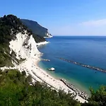 Apartament Viverenumana La Tua Casa In Centro A Pochi Passi Dal Mare Numana