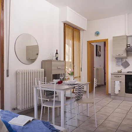 Lejlighed Viverenumana La Tua Casa In Centro A Pochi Passi Dal Mare